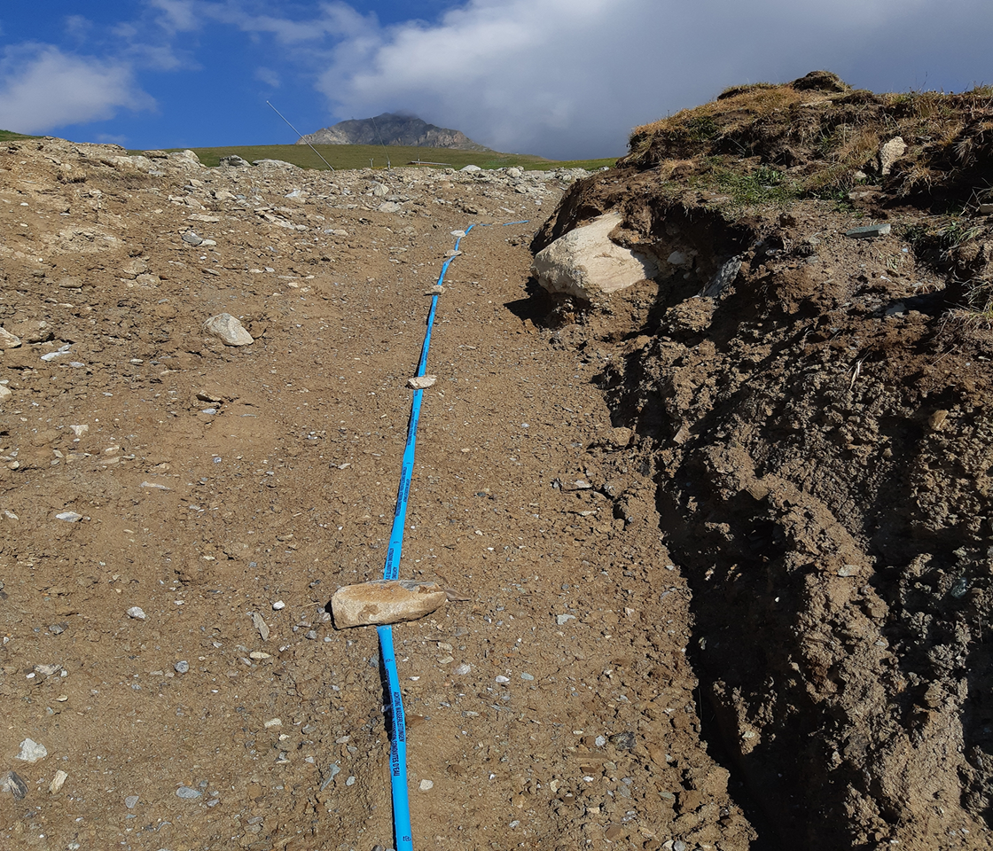 Locating tape: Attention water pipe